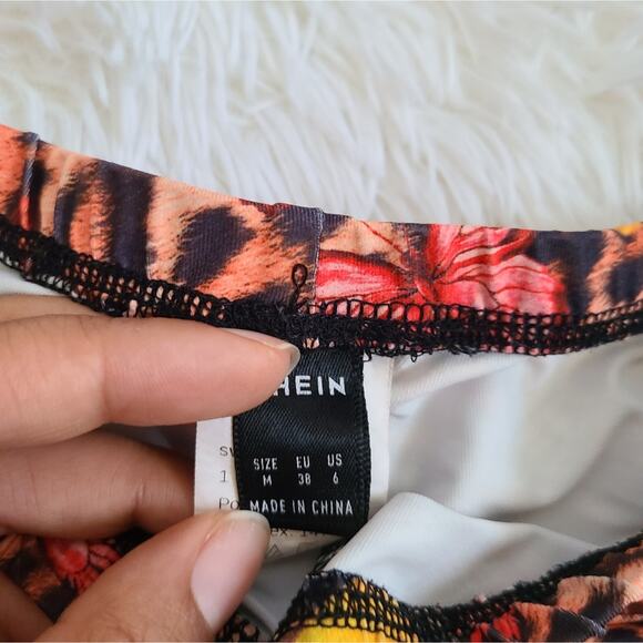 Shein Animal Print Butterfly High Waisted Elastic Stretchy Shorts SZ M - Picture 6 of 8